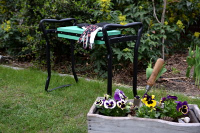 krzesło ogrodowe klęcznik ogrodowy ławka ogrodowa