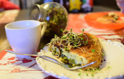 Omlet z kiełkami brokuła do kawki?